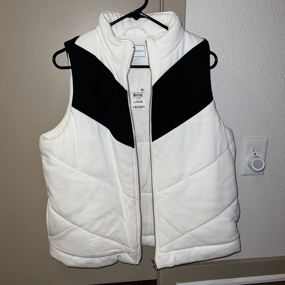 Charter club vest size L NEW